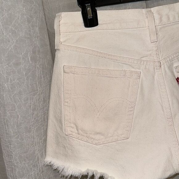 LEVI’S 28 501 High Rise Button Fly Ivory Distressed Raw Fringe Hem Denim Shorts - Picture 6 of 14